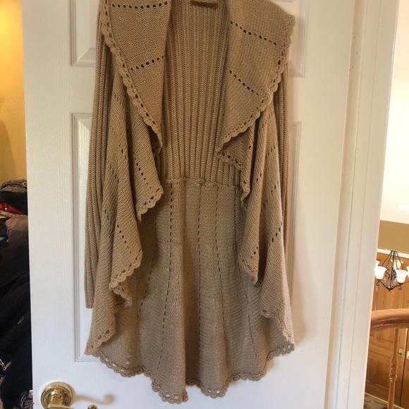 Good used condition tan sweater didn’t use much. - Picture 2 of 5